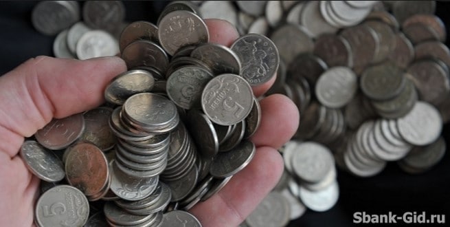 Обмен монет на валюту в отделении Сбербанке